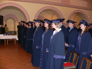 P1020517.JPG - V pátek se v jesenické Kapli konala historicky první promoce studentů. Hlavními aktéry bylo 26 absolventů Vysoké školy podnikání. 