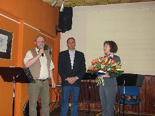 _tDSC00453.jpg - V sobotu 31.3.2007 se v Klubu Plíživá Kontra rozdávaly prostižní ocenění Jesenický Huňáč a Firma roku 2006. 