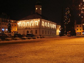 Radnice 1.jpg - Jesenická radnice při štědrovečerní procházce. FOTO Karel Branský