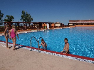 Stejně.JPG - Voda na koupališti v Javorníku má zatím teplotu letního Baltu. Foto (fh) 