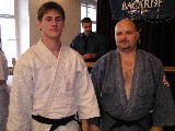 18.jpg - Své bojové umění předvedli také mistři Jiu-Jitsu František Sláma (vlevo) a František Skoupil (vpravo)-
