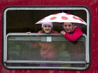 JT20.jpg - Zahajeni lázeňské sezóny propršelo a celý program byl silně zredukován. FOTO Eda Klaner