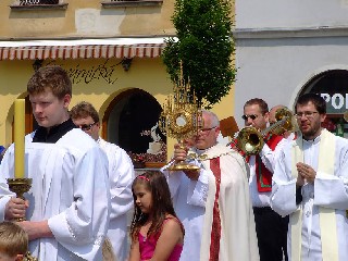 JT23titul.jpg - Do Jeseníku se po létech vrátila Slavnost Těla a krve Páně. FOTO (mk)