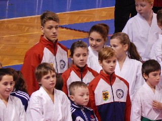 JT49TitulabR.jpg - Titul Mistra a Vicemistra ČR v karate putuje přes Ostravu do Jeseníku. Získali je David Posolda (na snímku) a David Stárek.