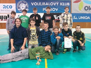JT02TitulcR.jpg - Žáci ZŠ Žulová skončili druzí na krajském florbalovém turnaji. Starší žákyně jej vyhrály.