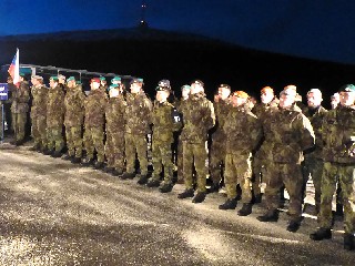 JT05titulaaR.jpg - Armádní Winter Survival 2016 - společný nástup na ukončovacím ceremoniálu. FOTO (JL)