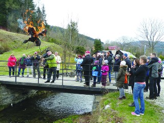 JT14TitulA.jpg - Zapálená Morena ukončila v Lipové nadvládu zimy. 