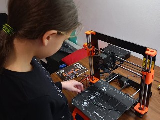 DUHA3D.jpg - Děti z SVČ DUHA Jeseník se zapojily do projektu 3D tiskárny školám.