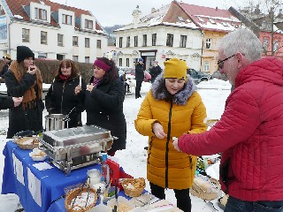 JT07TitulA.jpg - Restaurant Day v Jeseníku - z ruky do ruky. FOTO (JL)