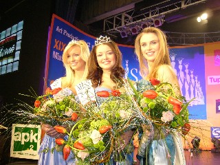 P1000359-12.JPG - 2.2.07 se v brněnském Bobycentru uskutečnila soutěž krásy Miss Moravia. Na prvním místě se umístila jedenadvacetiletá Veronika Pompeová z Jeseníku.