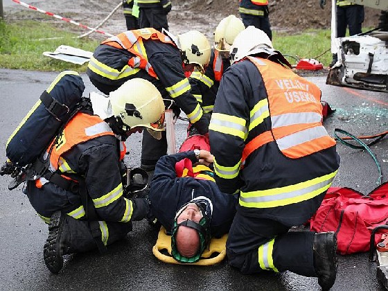 _tČlenové hasičského záchranného sboru musí mít také znalosti první pomoci - často se mohou objevit na místě nehody jako první FOTO (alf)_001.jpg