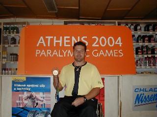 f41s01b.JPG - Marcel Pipek přivezl zlatou paralympijskou medaili.