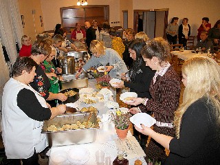 JT47TitulaA.jpg - Festival chutí aneb česko-polský projekt obce Černá Voda a gminy Skoroszyce pokračoval ve středu 23. listopadu dalším společným vařením. 